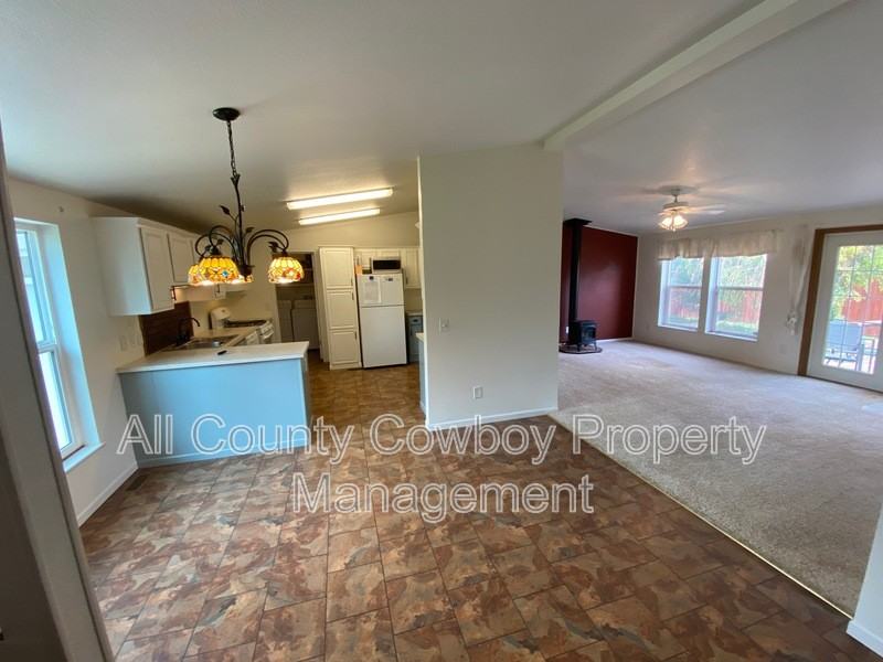 161 N Johnson St - Photo 2 of 11