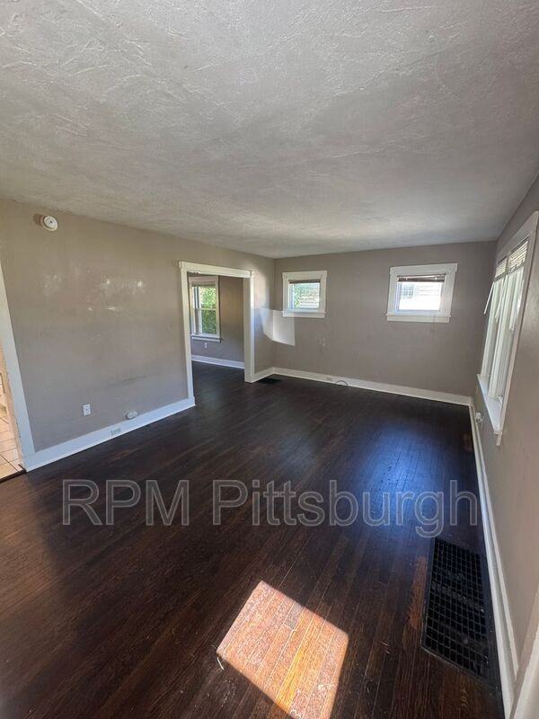 249 Elwyn Ave - Photo 3 of 17