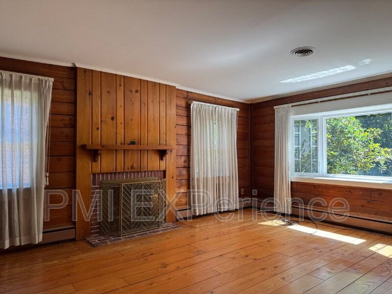 711 Northwest Dr - Photo 3 of 23