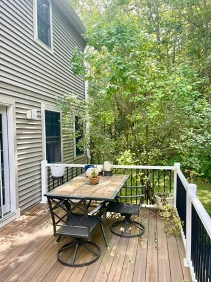 137 Hardy Rd - Photo 6 of 44