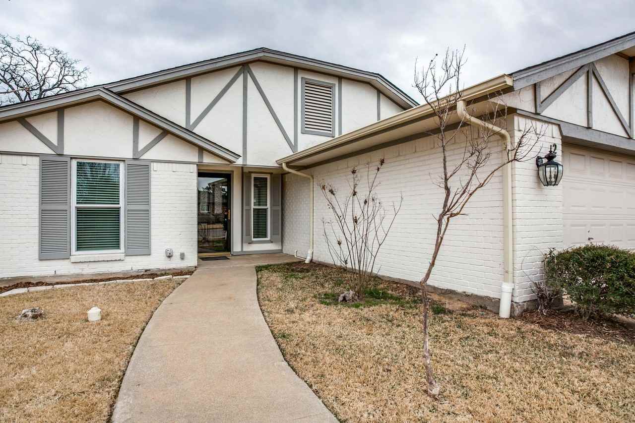 2 Preston Trail Ct - Photo 2 of 25