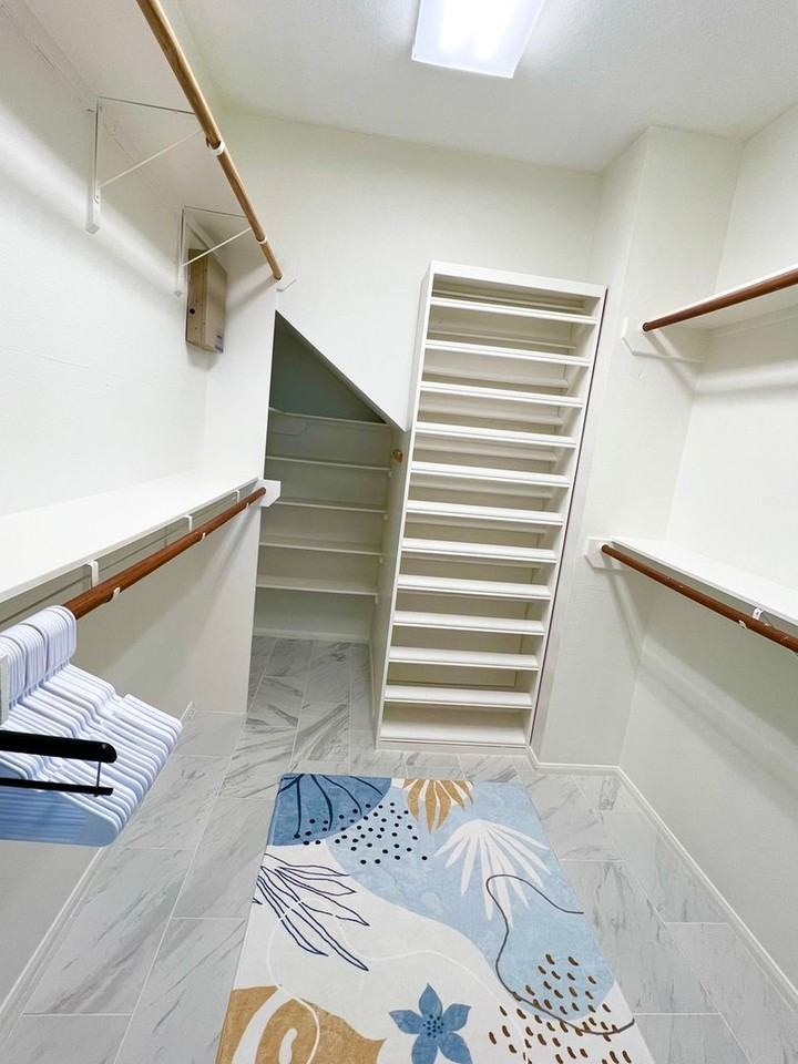 5457 Fairdale Ln - Photo 6 of 24