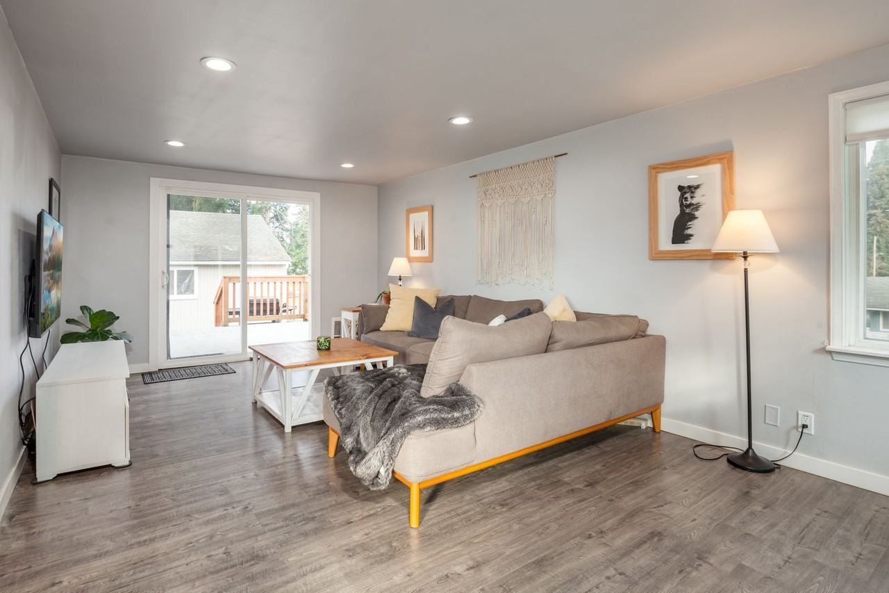 20405 8th Ave S - Photo 3 of 29