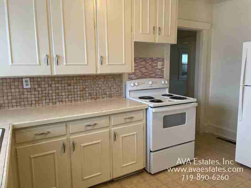 1302 Jackson St - Photo 3 of 12