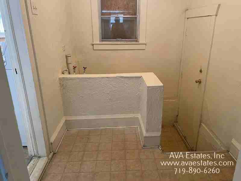 1302 Jackson St - Photo 5 of 12