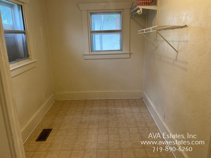 1302 Jackson St - Photo 6 of 12