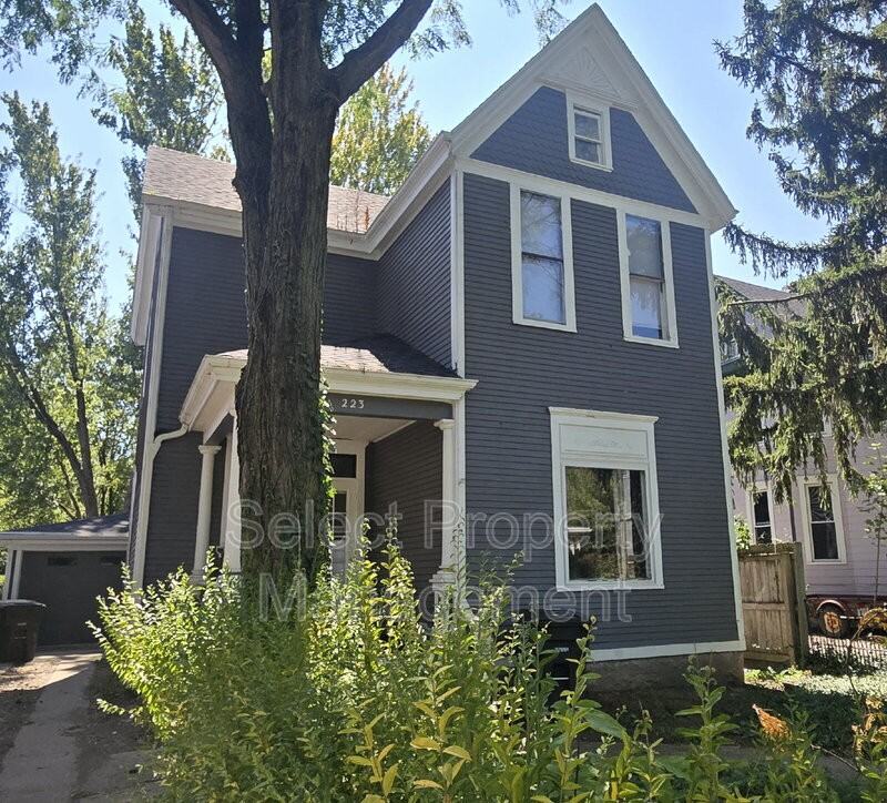 223 W Woodland Ave #1 - Photo 2 of 22