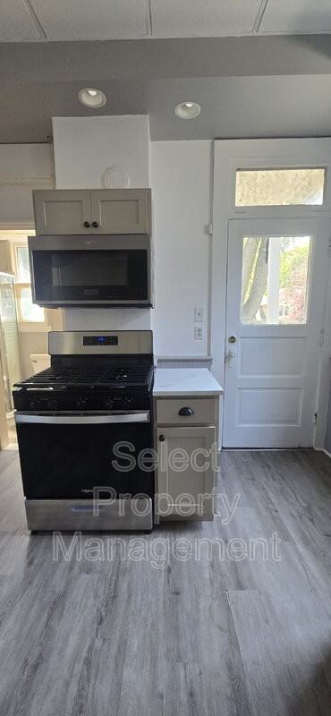 223 W Woodland Ave #1 - Photo 7 of 22