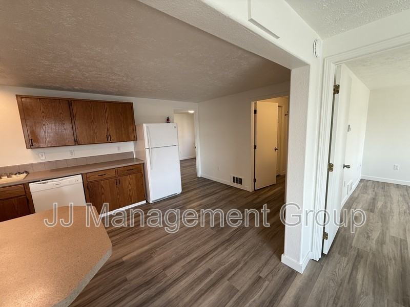 1231 2nd St - Photo 3 of 10