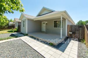 featured image of 407 E 5th St