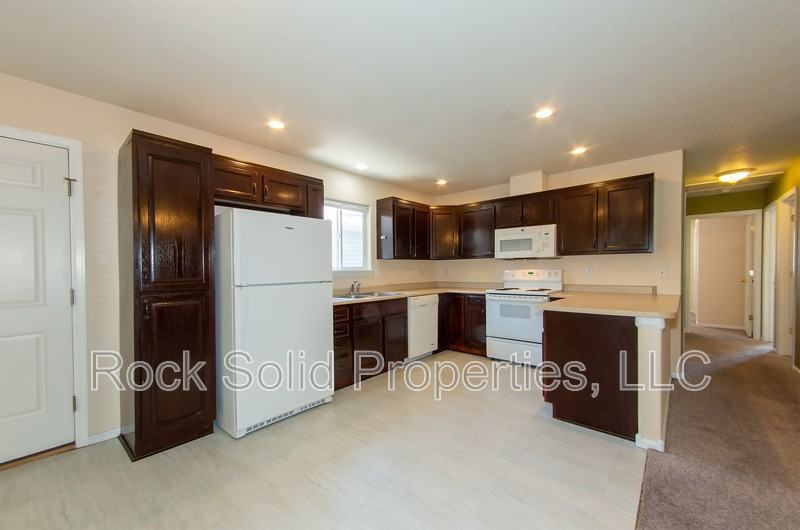 407 E 5th St - Photo 2 of 34