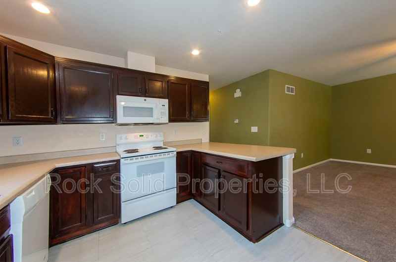 407 E 5th St - Photo 3 of 34
