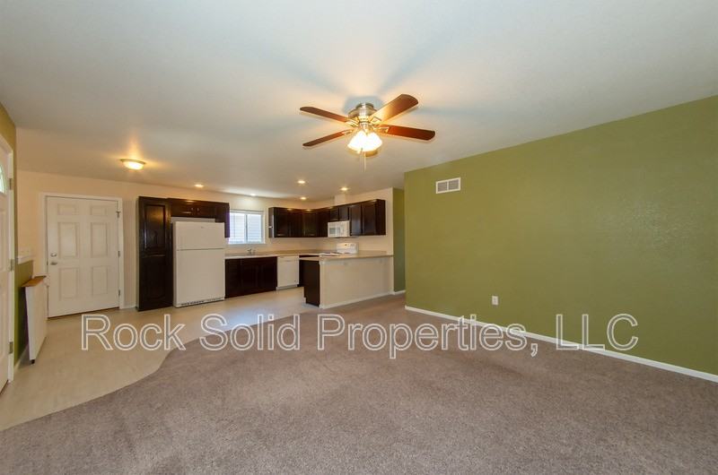 407 E 5th St - Photo 6 of 34