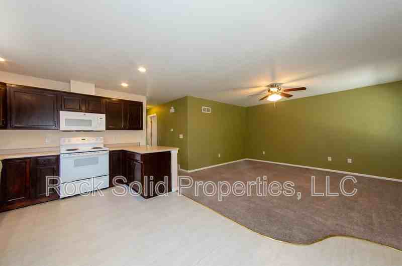 407 E 5th St - Photo 7 of 34