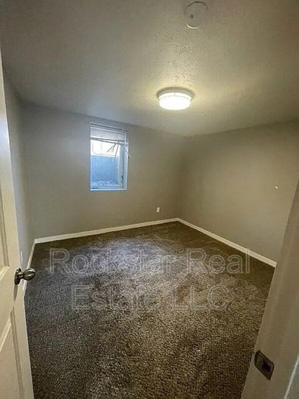 2213 N Perry St - Photo 3 of 9