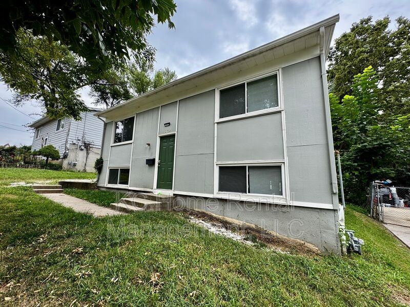 3723 Webster Ave - Photo 3 of 28