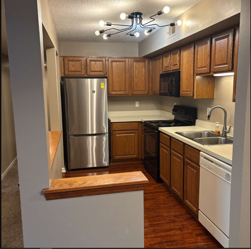 173 Pinewood Cir - Photo 3 of 10