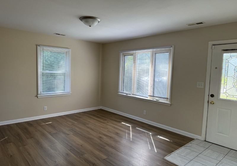 930 Groveland St - Photo 3 of 10