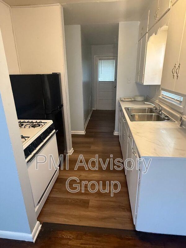 2014 Sw Van Buren St - Photo 3 of 6