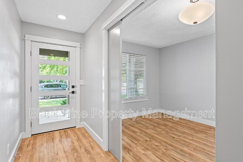 6018 N Silver Maple Ave - Photo 6 of 39