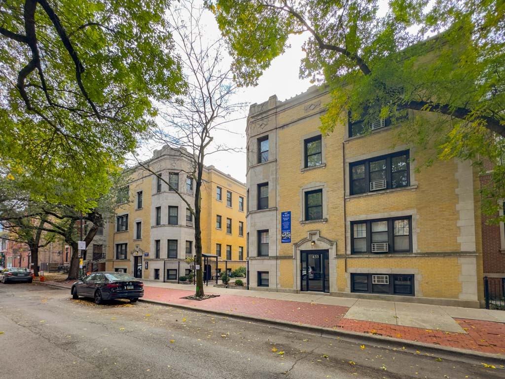 429 W Belden Ave #A103