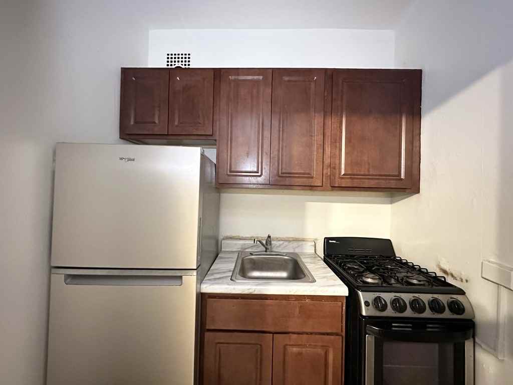 434 West Wellington Avenue #504 - Photo 2 of 21