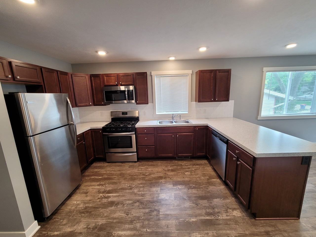 2727 Abigail St Se - Photo 3 of 20