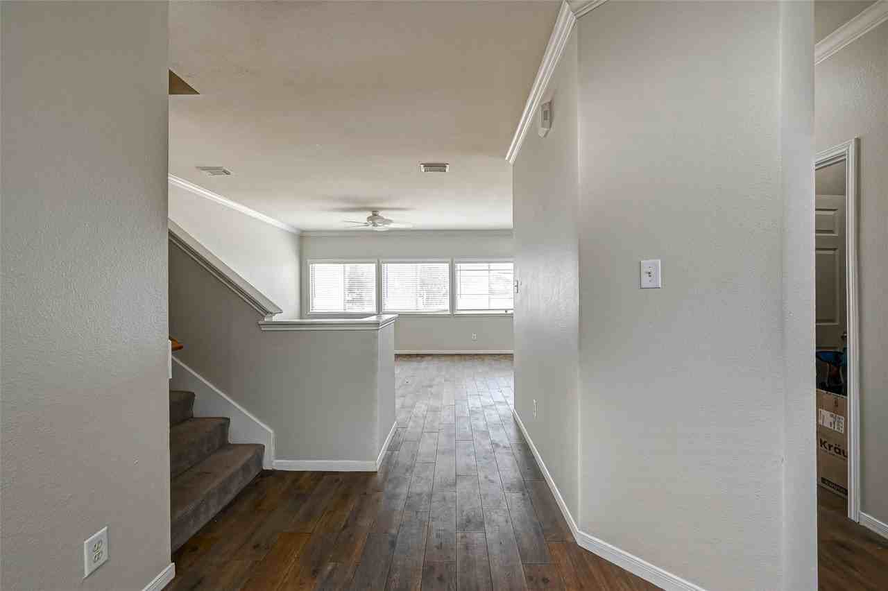 10820 Lake Mist Boulevard - Photo 2 of 11