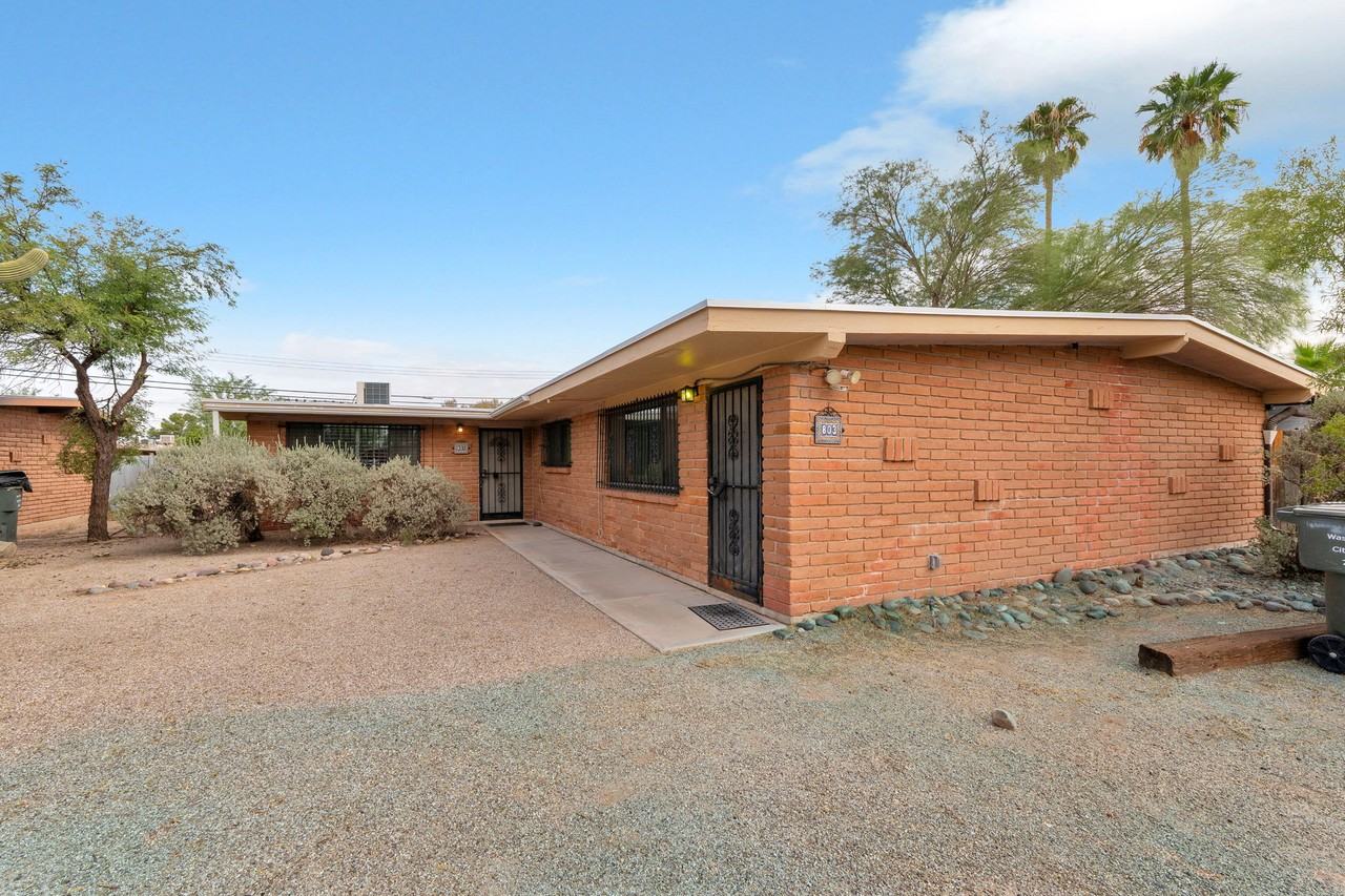 803 E Holaway Dr - Photo 2 of 24