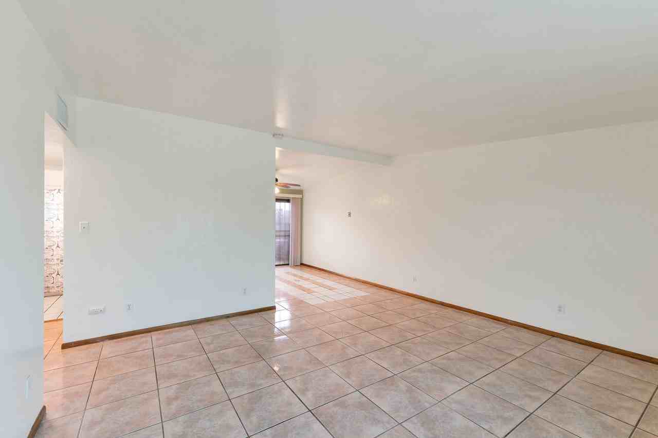 803 E Holaway Dr - Photo 5 of 24