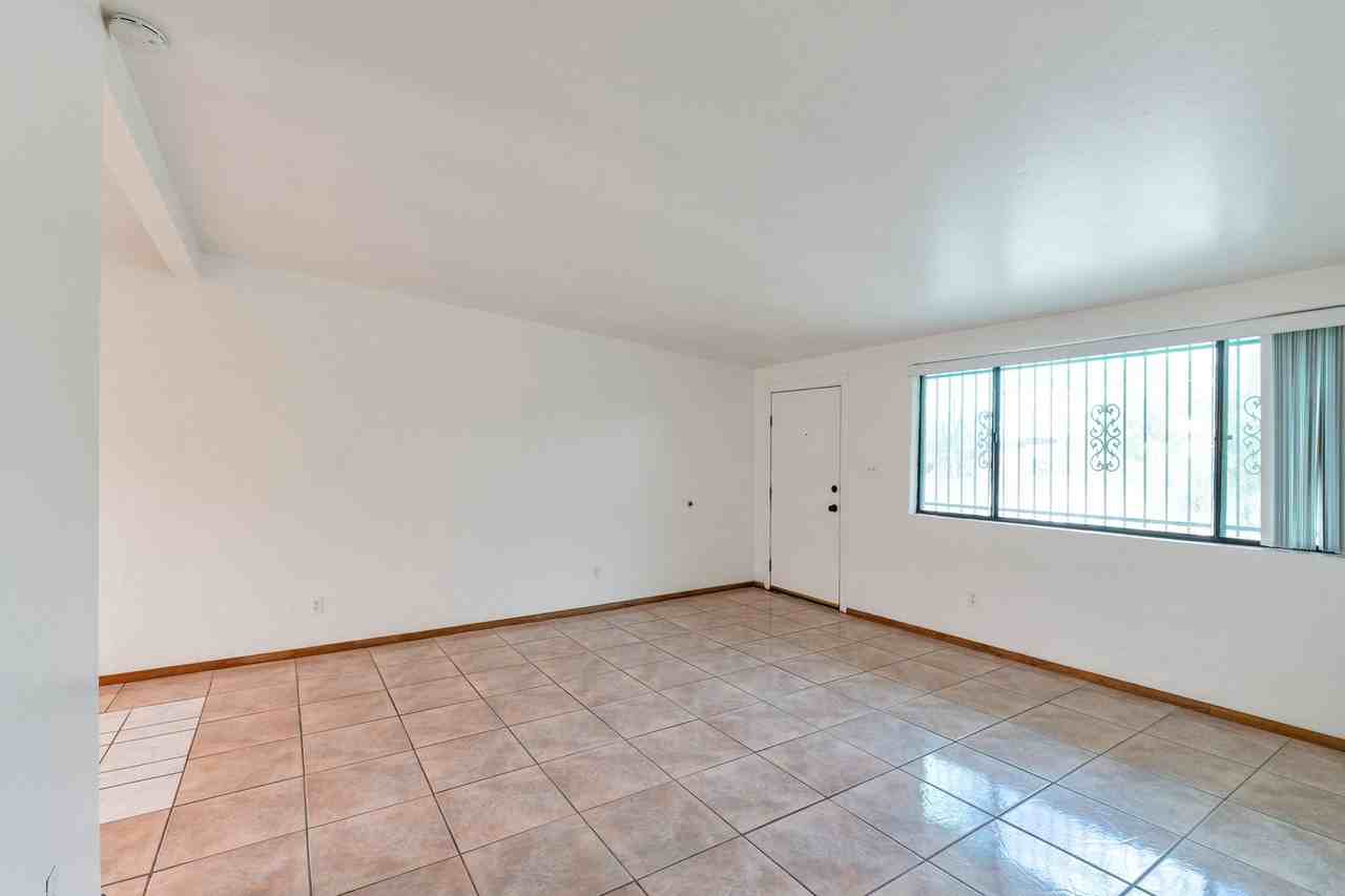 803 E Holaway Dr - Photo 6 of 24