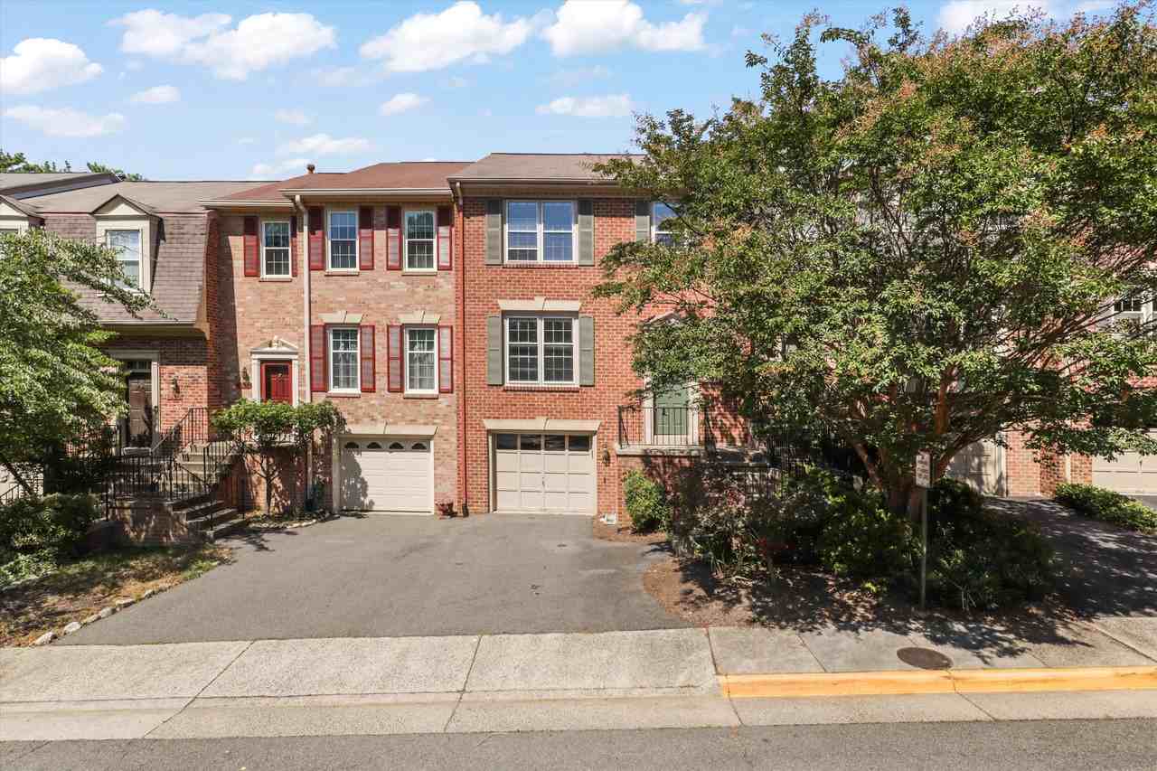 5929 Woodfield Estates Drive - Photo 3 of 46