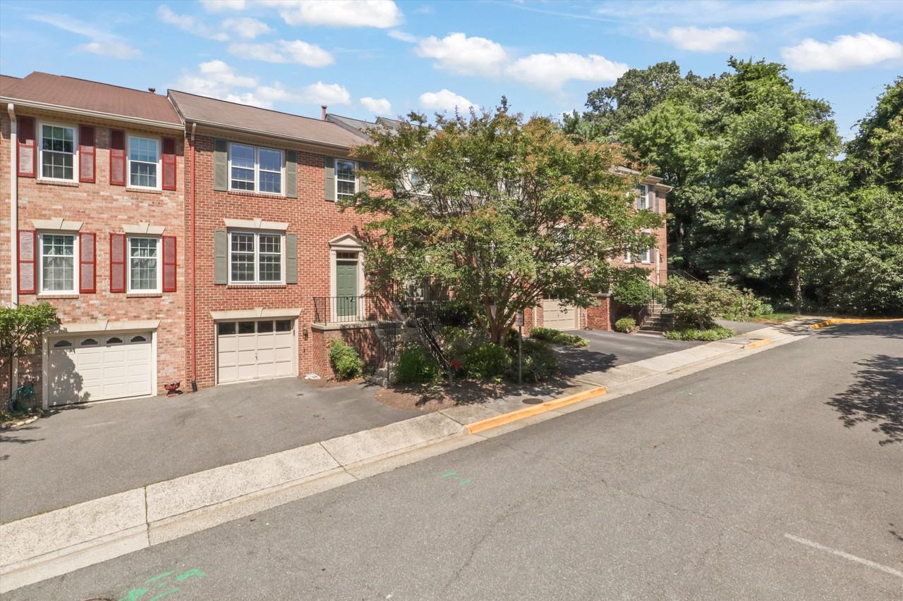 5929 Woodfield Estates Drive - Photo 4 of 46