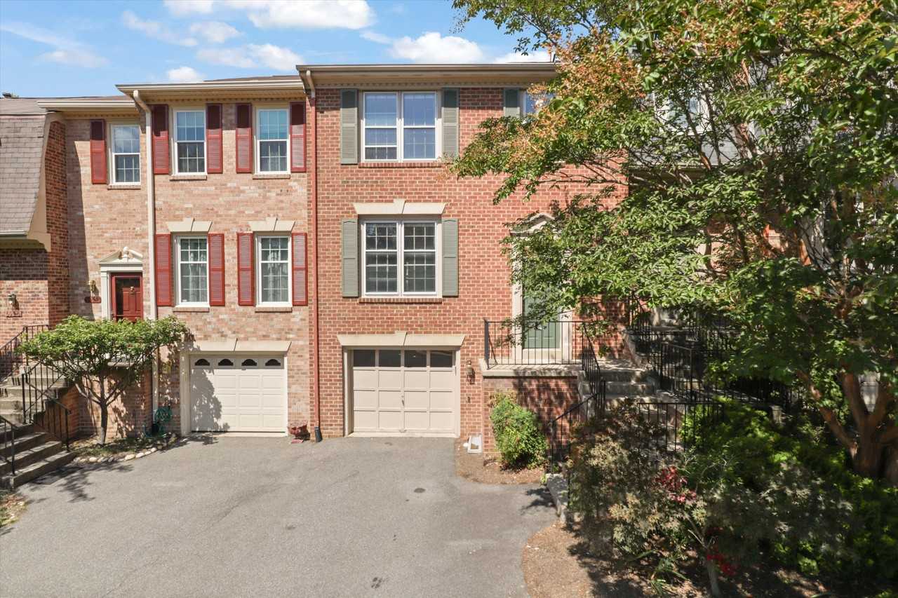 5929 Woodfield Estates Drive - Photo 5 of 46