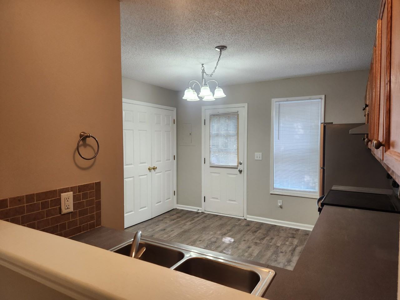 161 Pounds Ave Sw - Photo 3 of 11