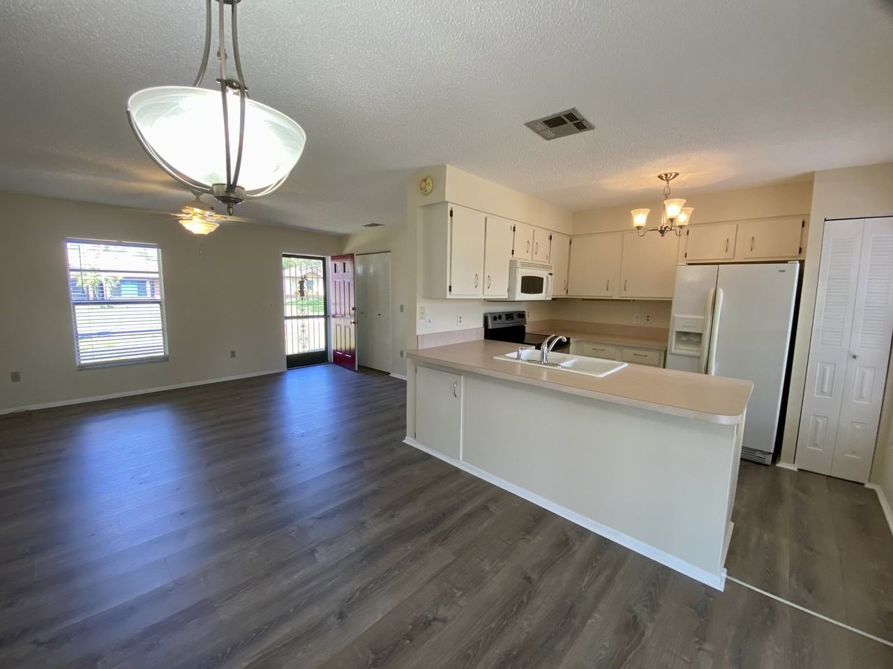 1106 Northview St - Photo 3 of 15