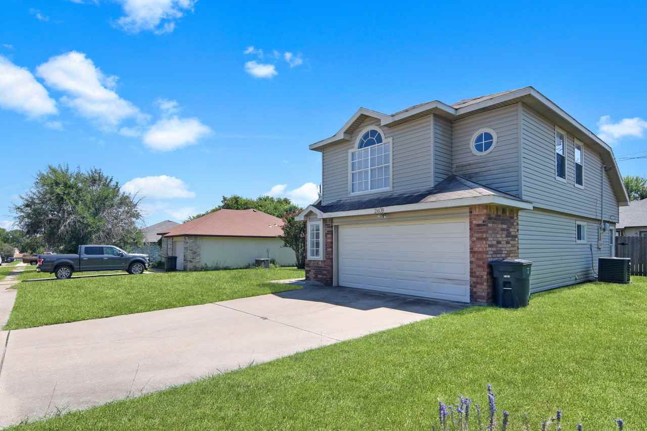 2408 Bluebonnet Dr - Photo 2 of 28