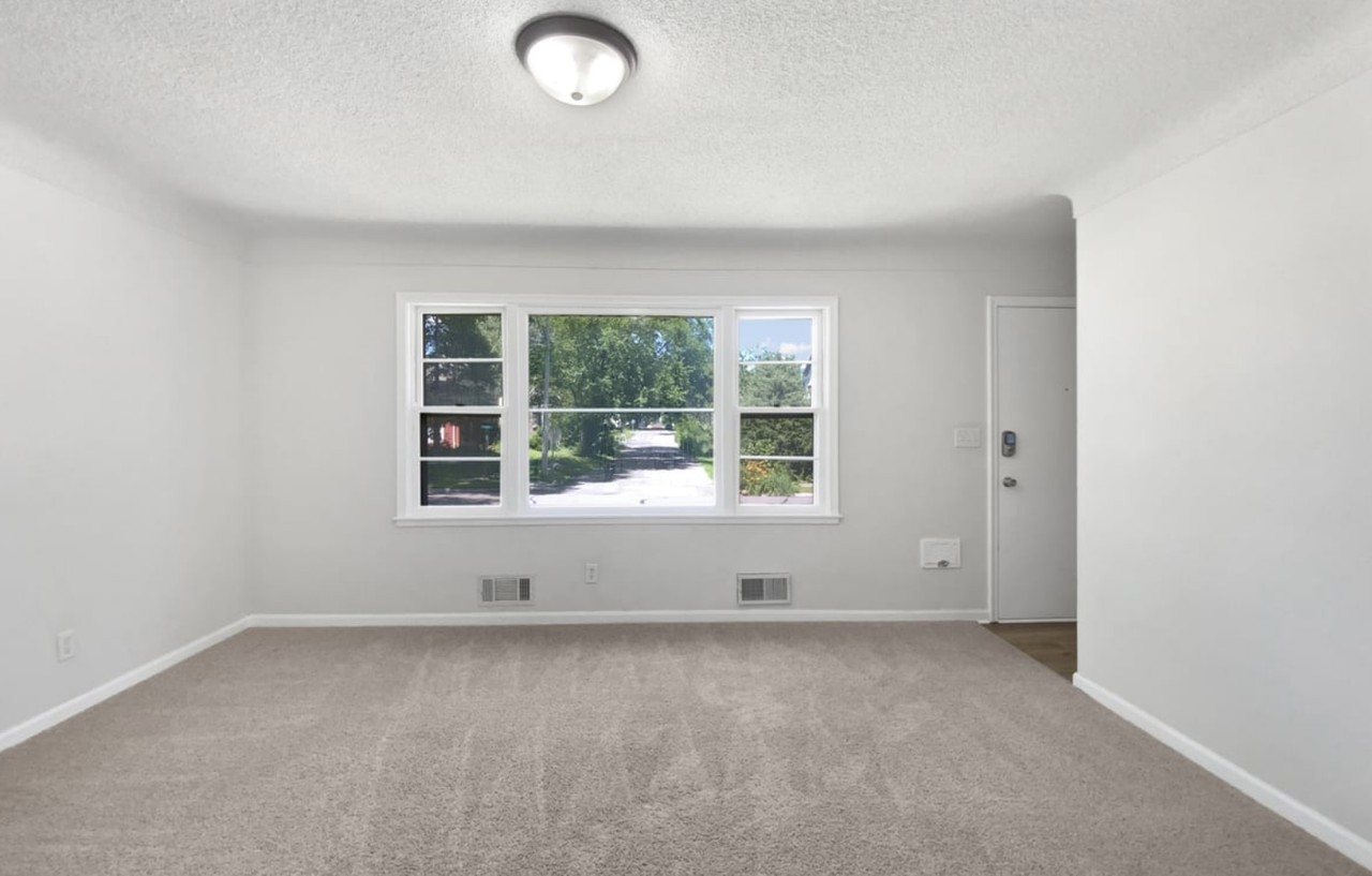 206 Winona St W - Photo 2 of 14