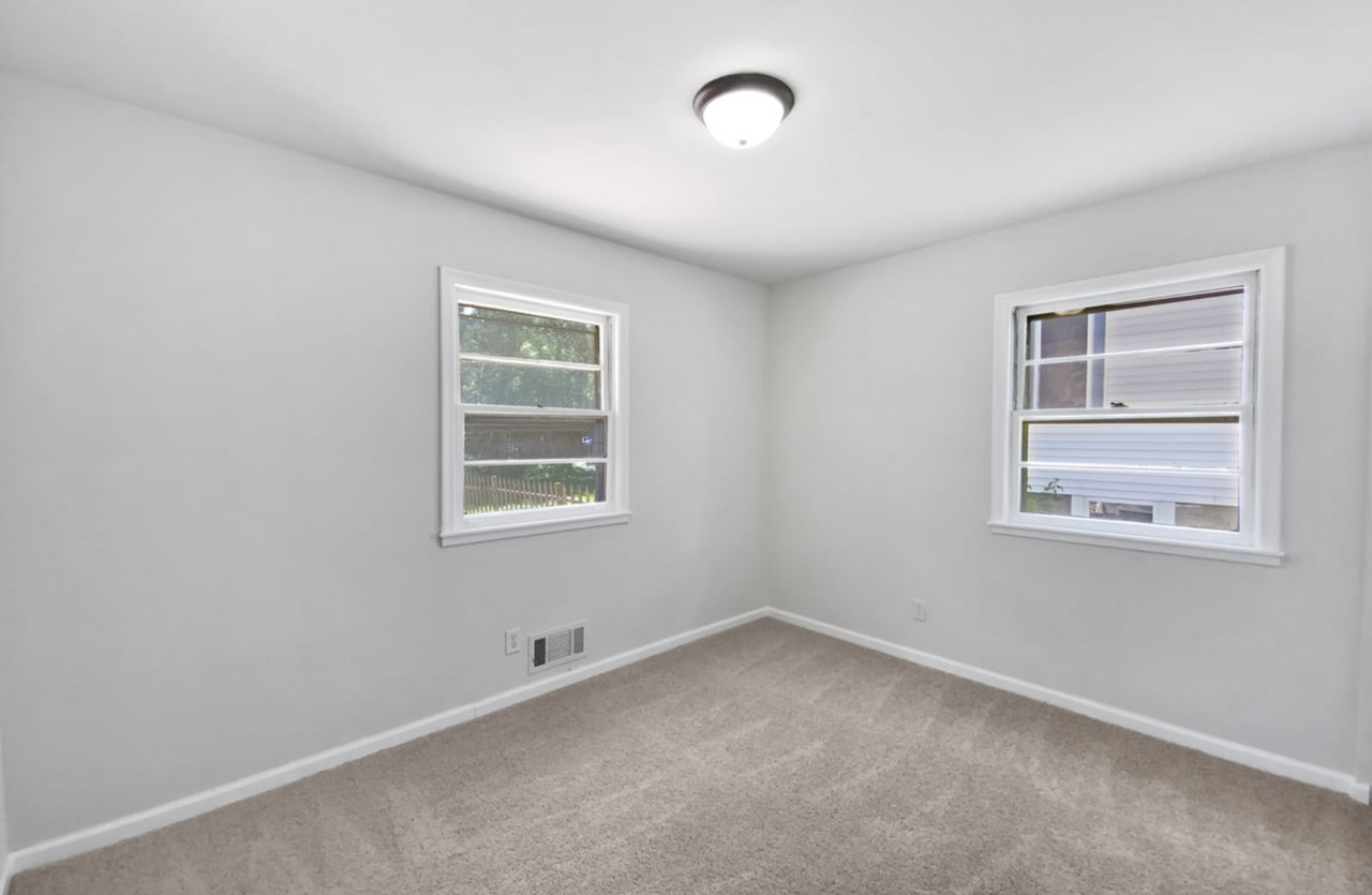 206 Winona St W - Photo 3 of 14
