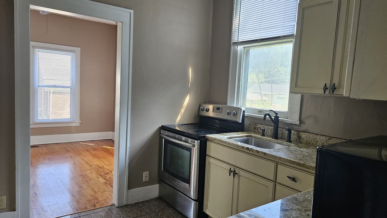 774 Garrison Avenue - Photo 6 of 23