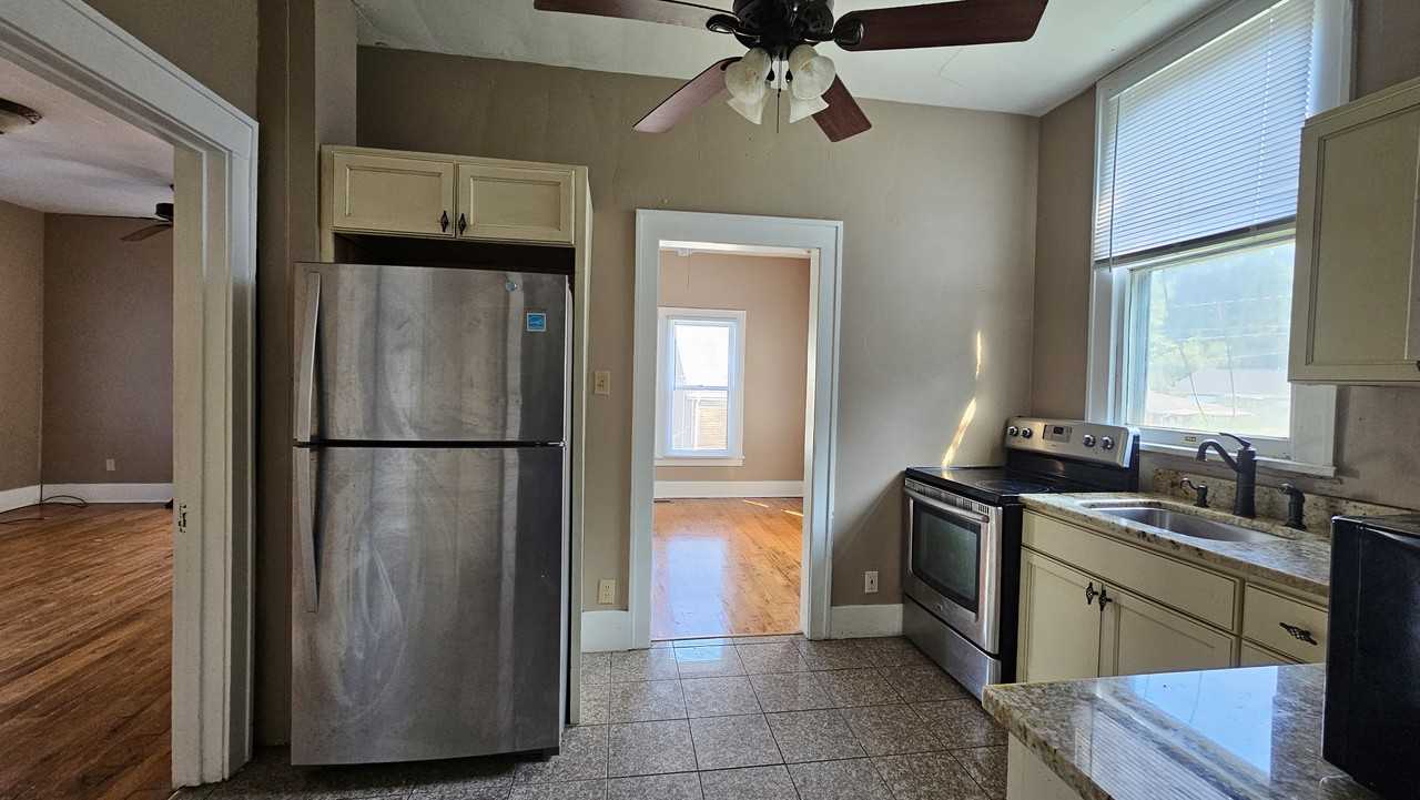 774 Garrison Avenue - Photo 7 of 23