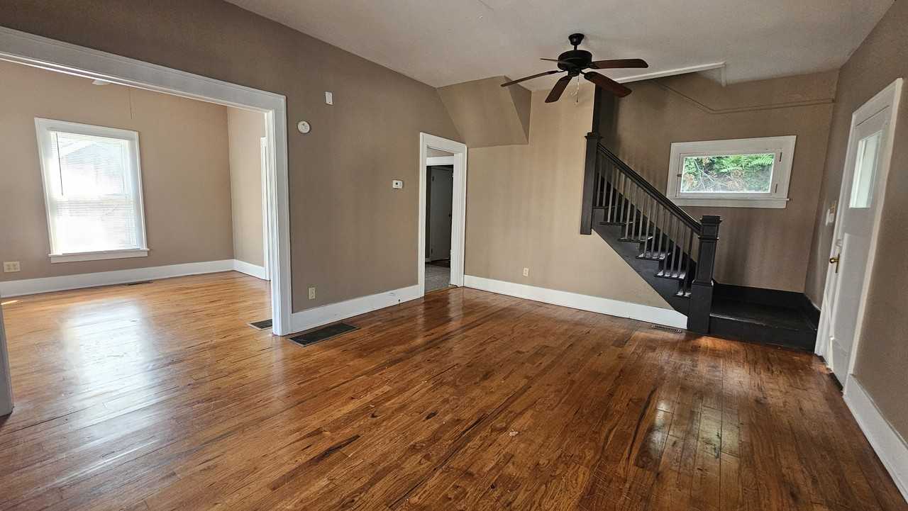 774 Garrison Avenue - Photo 4 of 23