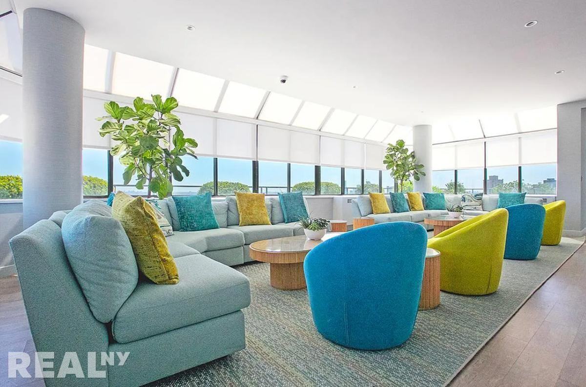 York Ave #29H - Photo 2 of 7