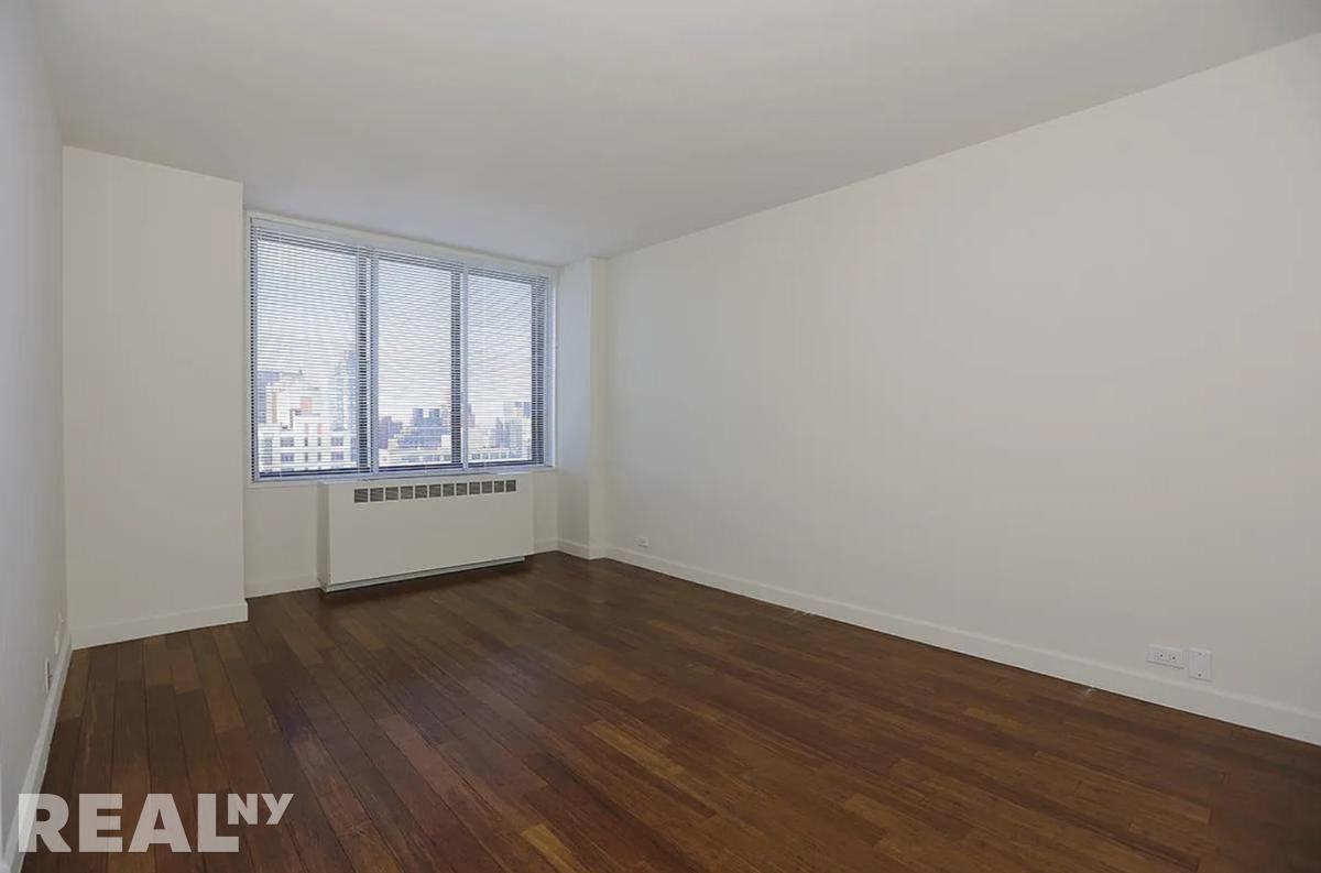 York Ave #29H - Photo 6 of 7