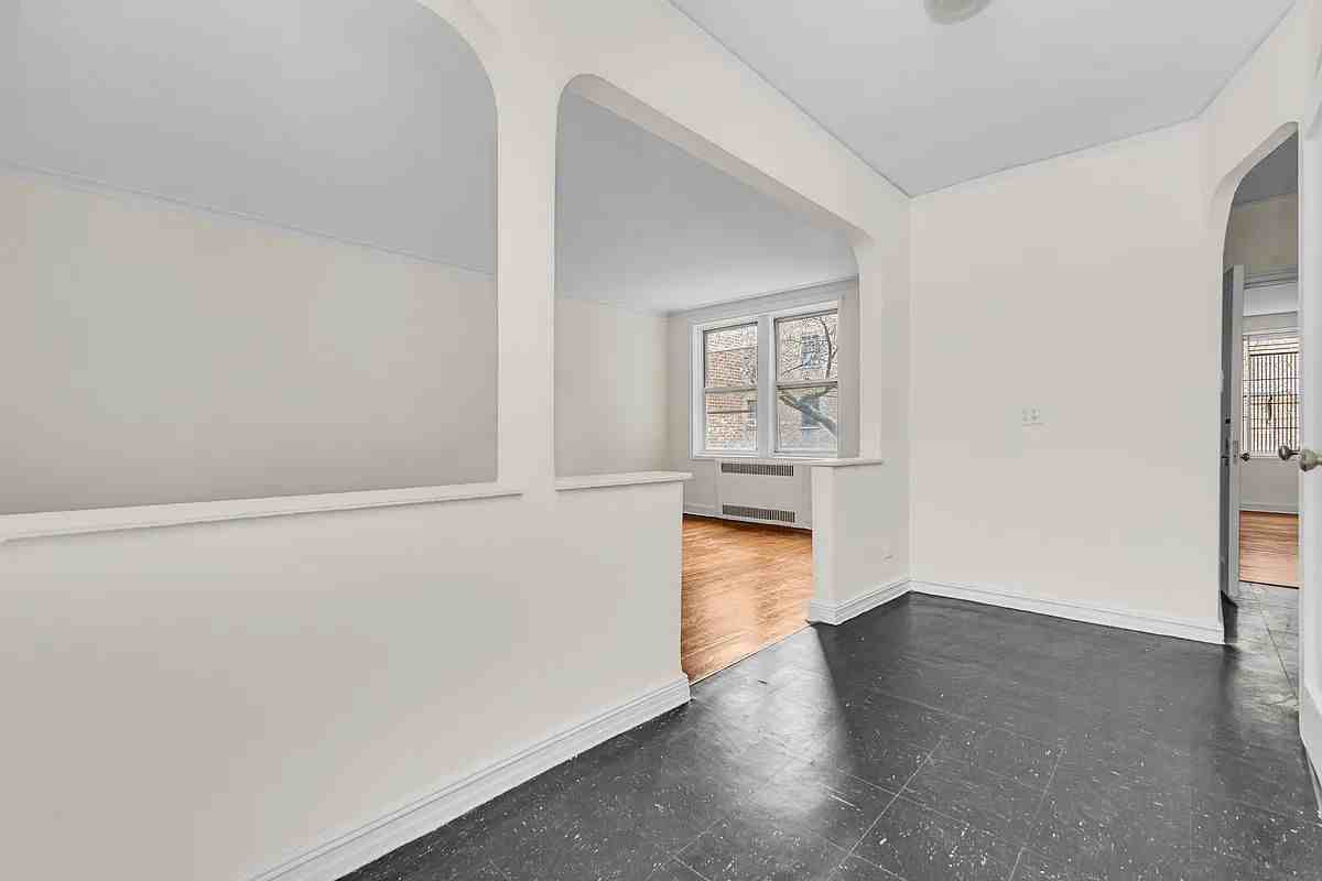 118th St #5M - Photo 3 of 6