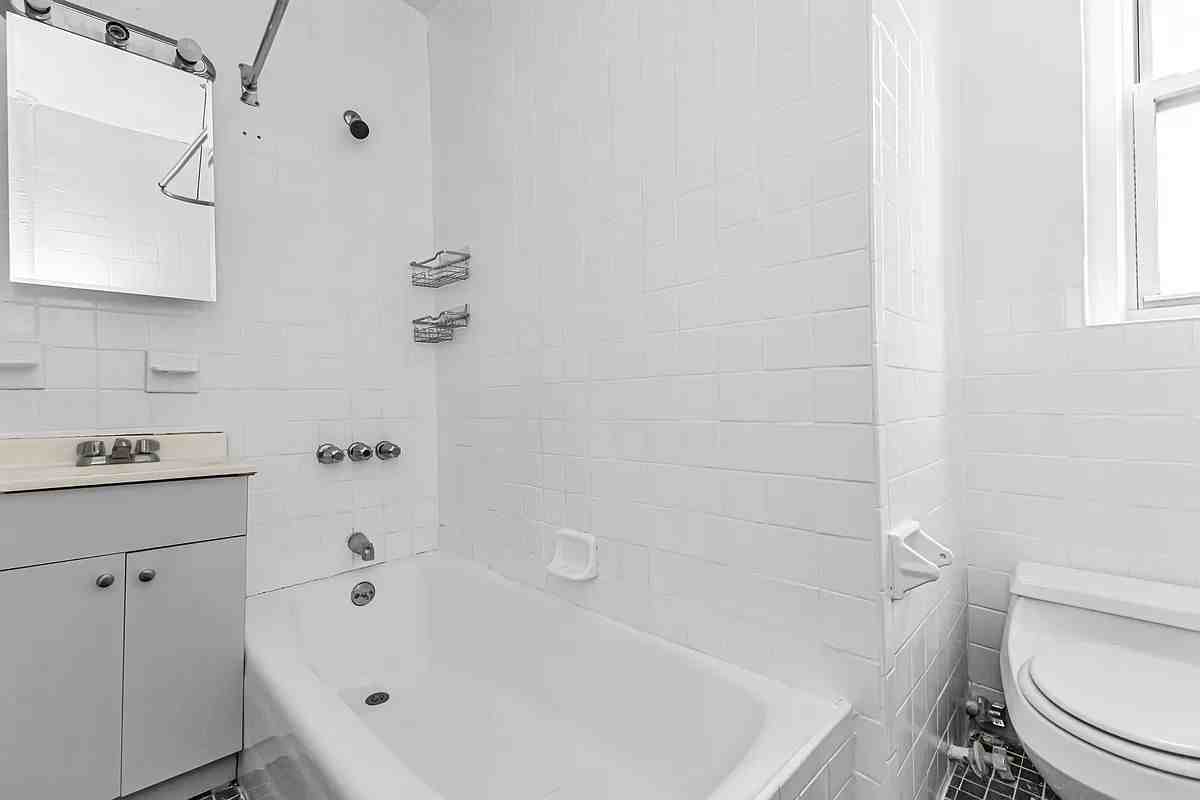 118th St #5M - Photo 6 of 6