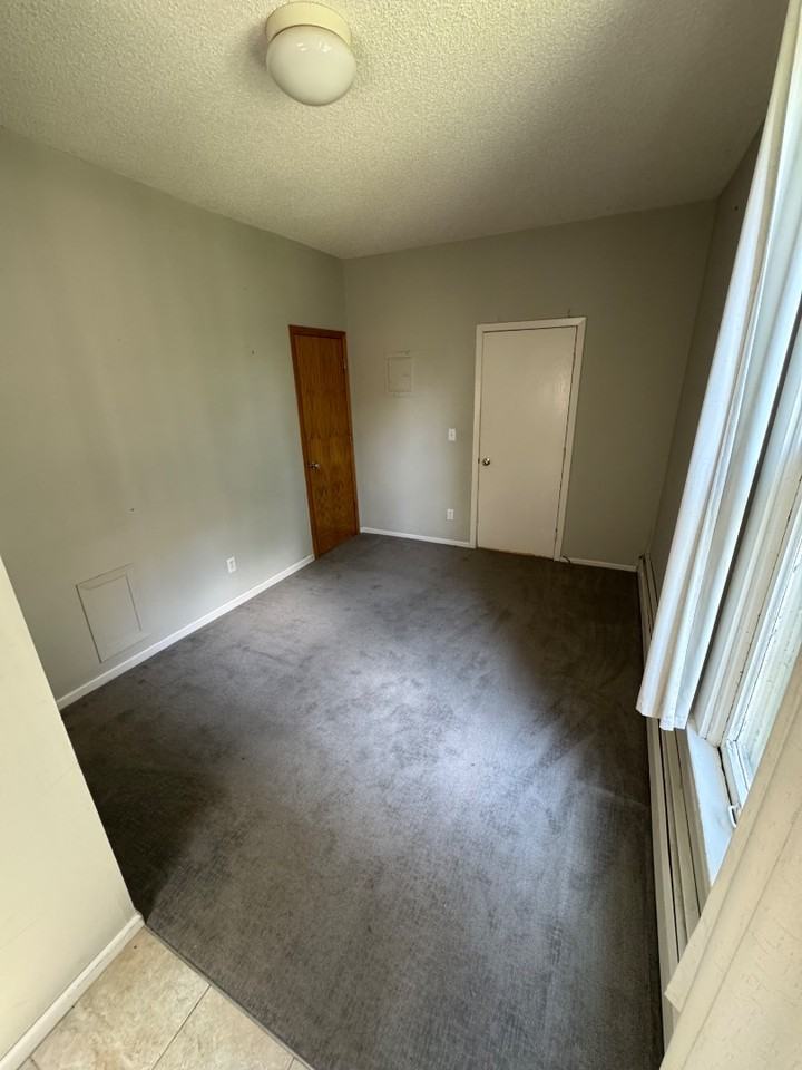 450 Dayton Ave - Photo 7 of 9