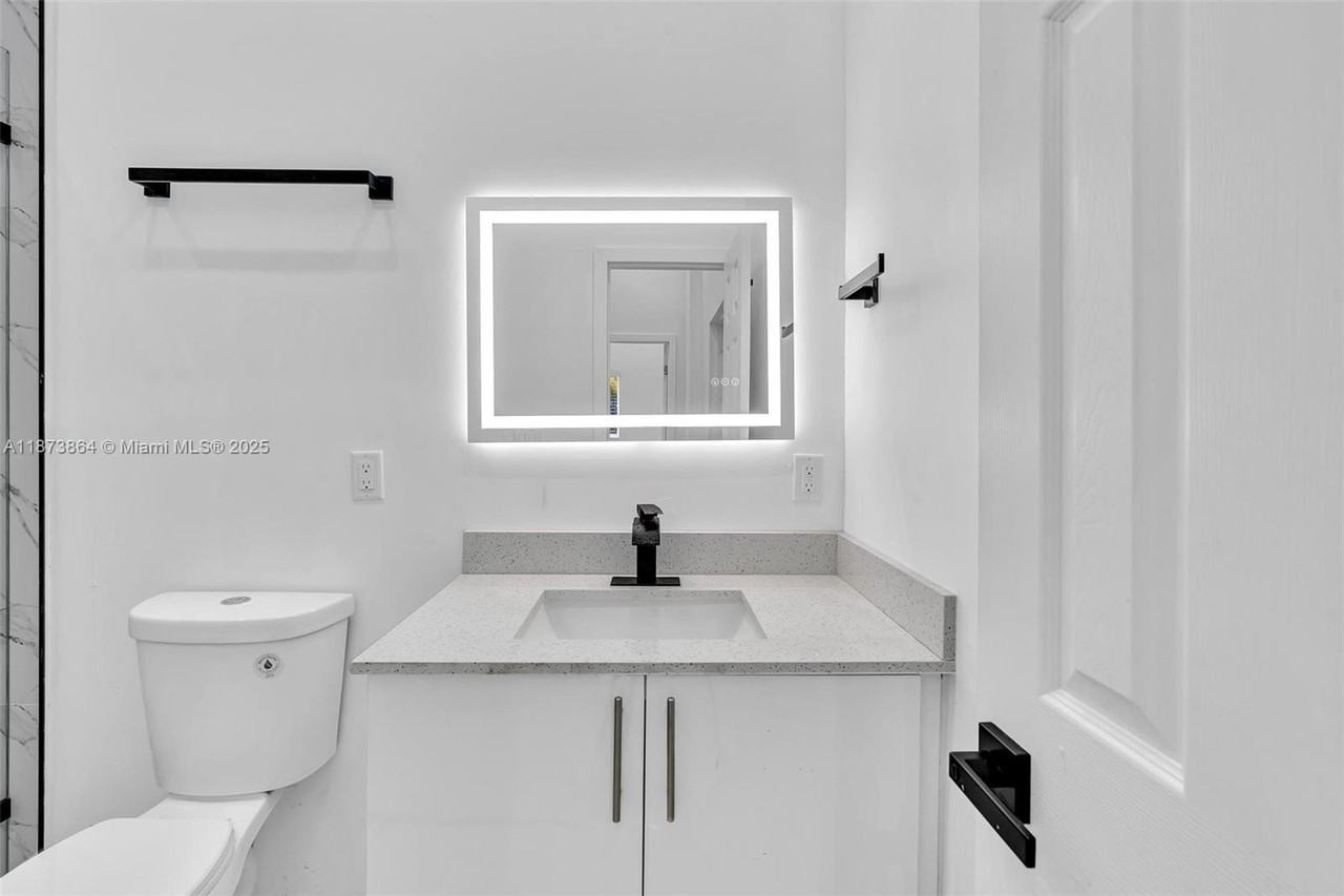 5850 Ne 3rd Ave #1 - Photo 6 of 7