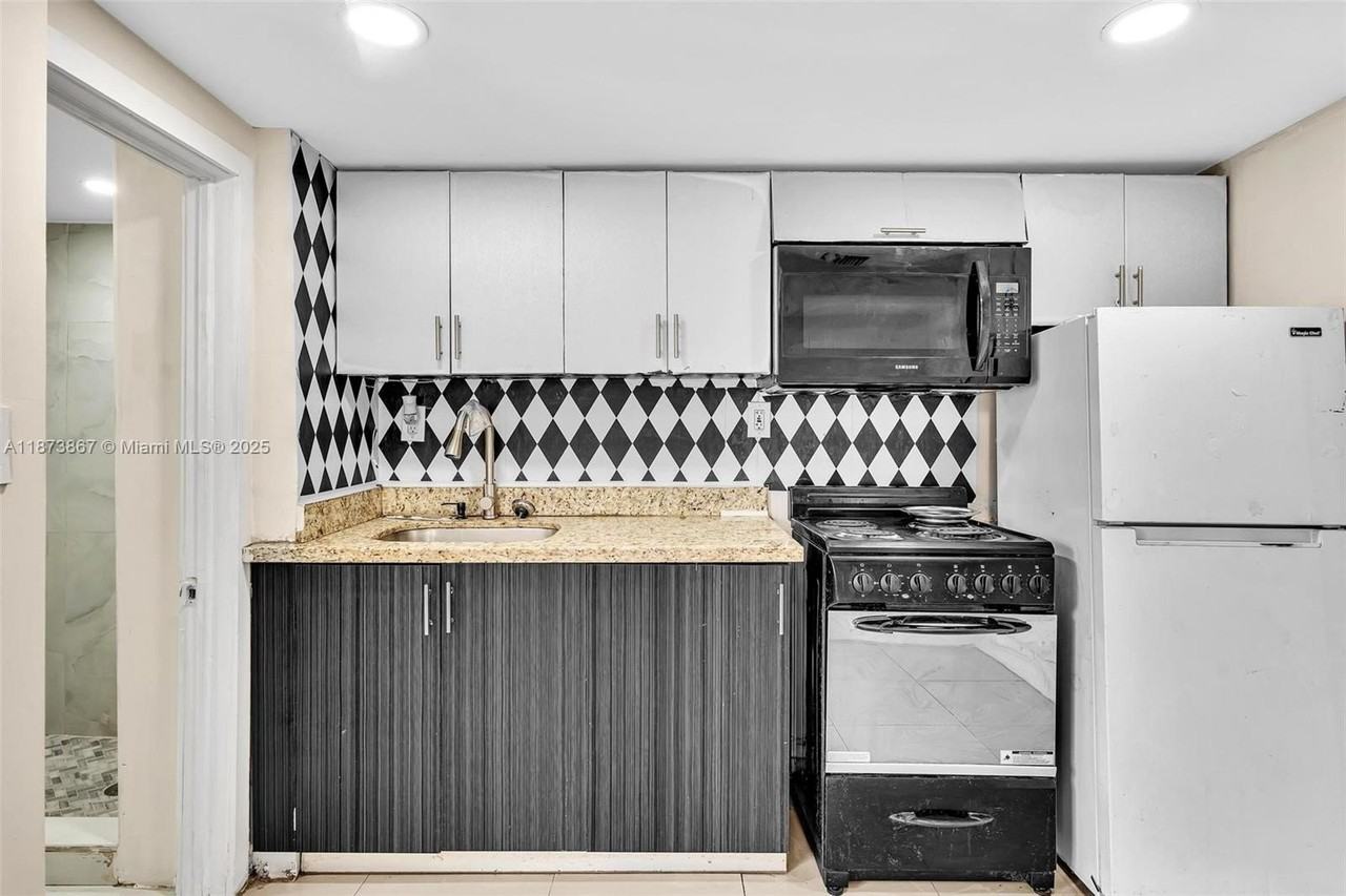 921 Nw 110th St #1 - Photo 7 of 15