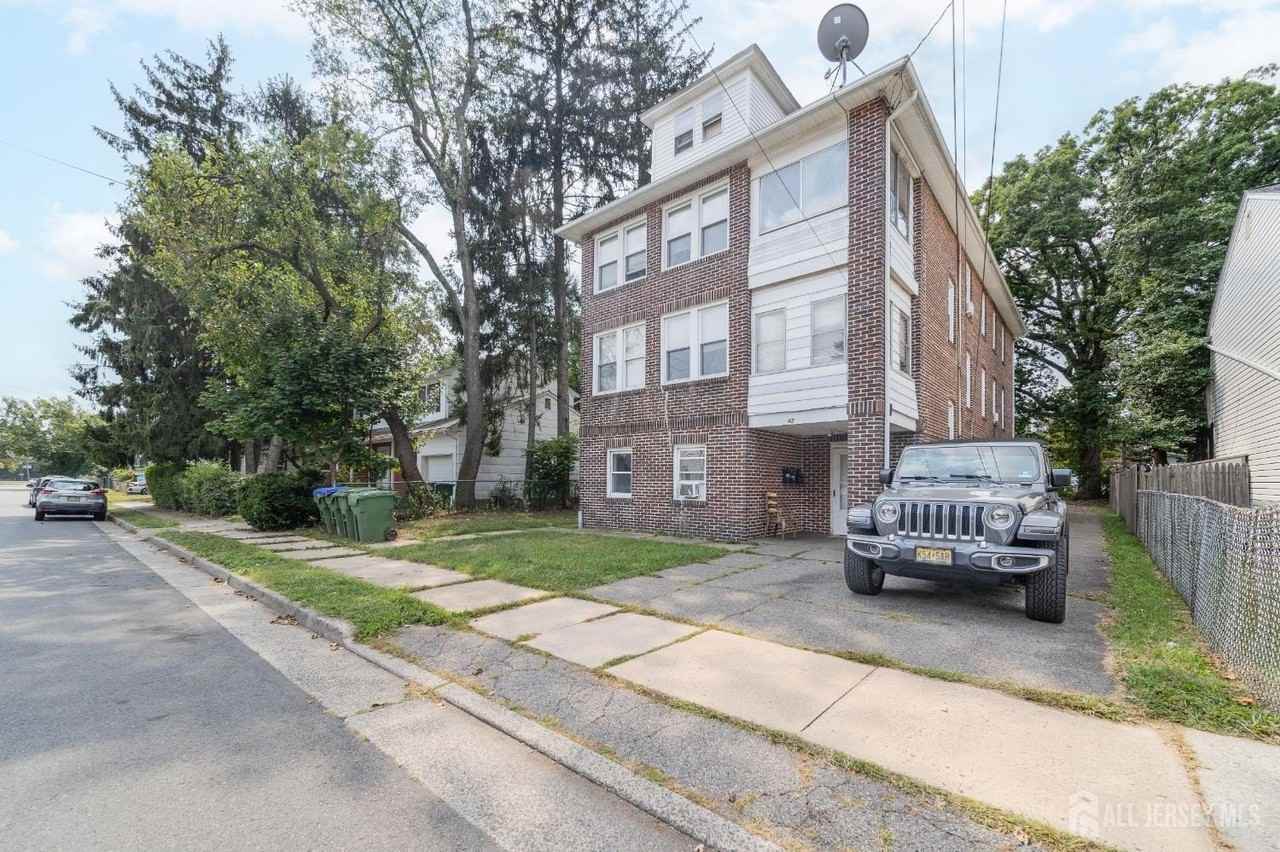 42 Crosby Ave - Photo 2 of 14